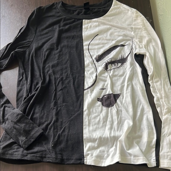 Black and White Graphic women’s small Shirt - Picture 1 of 4